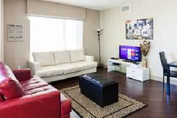 Heaven on Hollywood Furnished Apartments 201