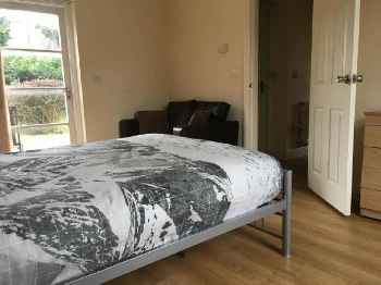 Lovely Big Double Room 5min to West Acton Station