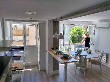 Modern and Newly Renovated Apartment ( Granada)