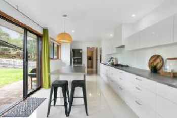 Fairhills - beautifully styled 220