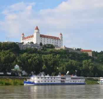 Botel Marina 215