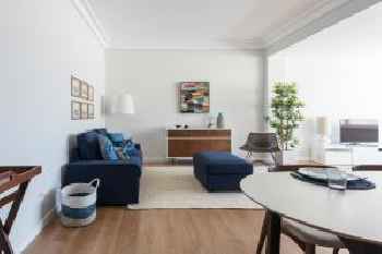 Elegant and bright apartment in Estoril 201