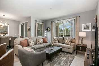MODERN TOWNHOUSE IN CHAMPIONSGATE ORLANDO, 10 MINUTES FROM DISNEY
