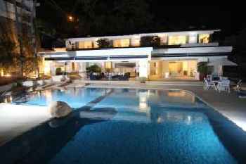Hermosa villa con 4 habitaciones en el exclusivo fraccionamiento las brisas Acapulco 213