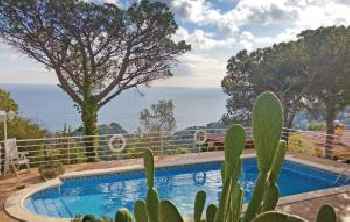 Stunning home in Blanes with 4 Bedrooms and Outdoor swimming pool 220