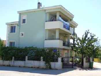 Denis Rooms and Apartments