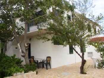 Apartment with 2 bedrooms in Slatine with enclosed garden and WiFi 250 m from the beach 201
