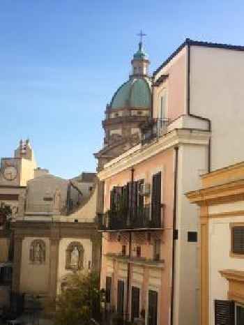 One bedroom appartement with city view furnished balcony and wifi at Palermo 6 km away from the beach 201