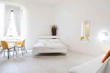 Smart Apartment Central Station 201