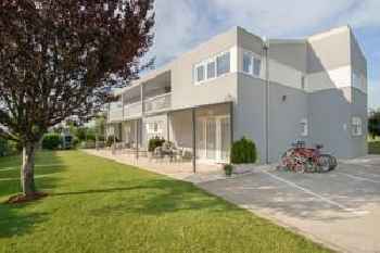 Apartments Dama 201