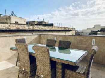 Holiday townhouse in Sliema centre 220