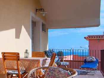 Nice holiday apartment at 200 meters from the sea 220