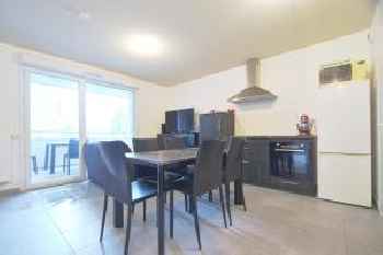 Beautiful bright apt with Terrace 201