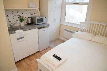 Large Double Studio Flat Queens Road Peckham London 1